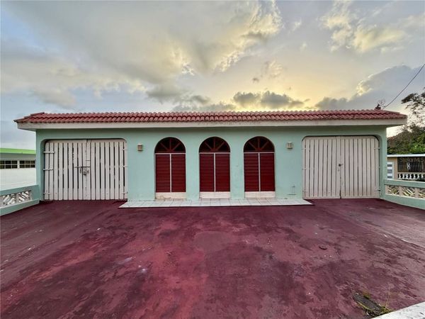 PR 917 KM 1.8 , LAS PIEDRAS, PR 00771
