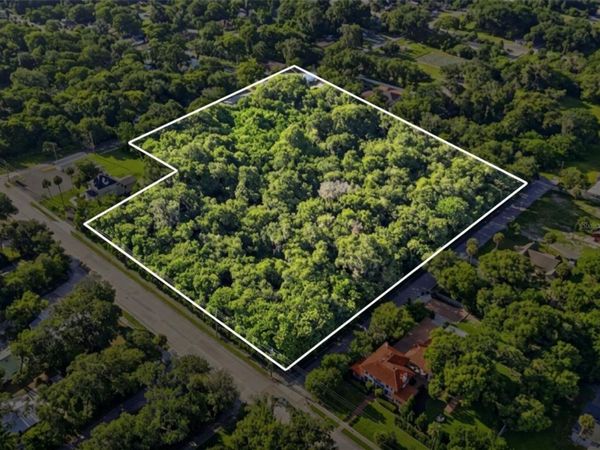 E NEW YORK AVENUE , DELAND, FL 32724