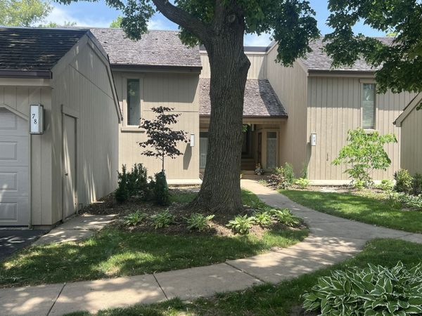 78 Foxwood Lane, Unit C, Lake Barrington, IL 60010