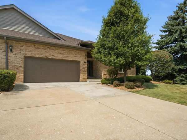 20700 Hunt Club Drive , Frankfort, IL 60423