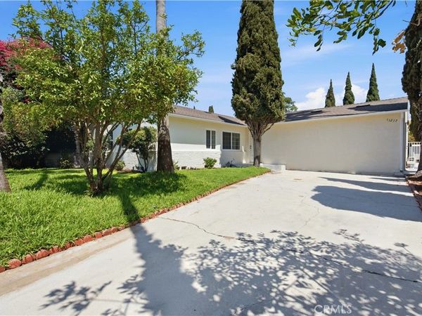 11215 Lull, Los Angeles, CA 91352