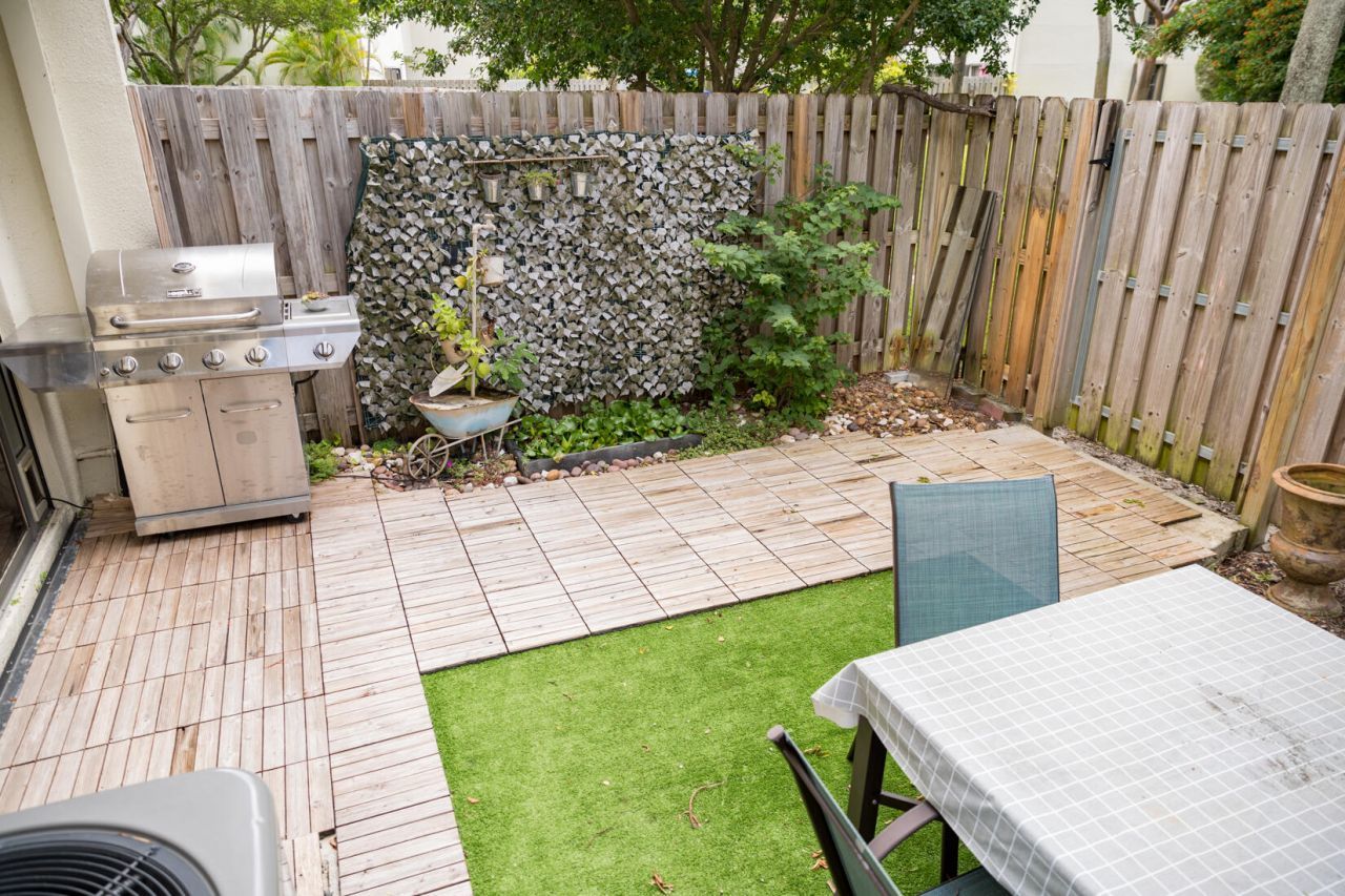 303 City View Drive, Unit 303, Fort Lauderdale, FL 33311 Photo