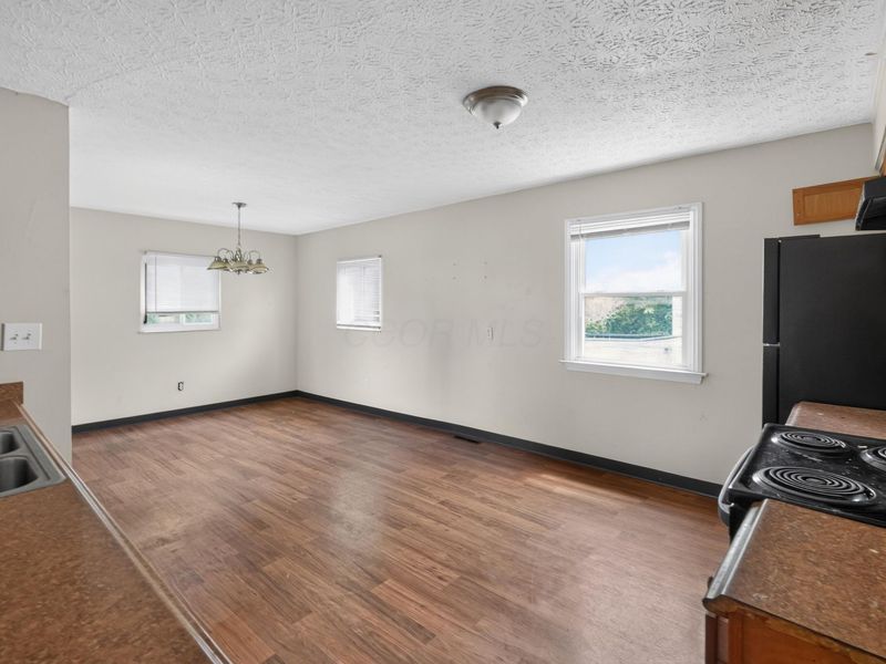 584 S Ashburton Road, Columbus, OH 43213 Photo 10