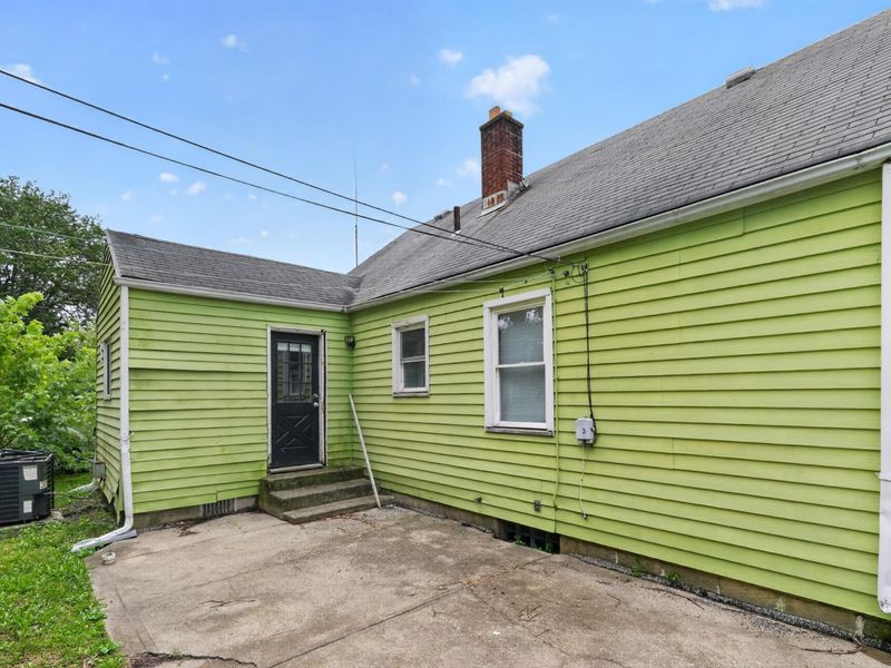 584 S Ashburton Road, Columbus, OH 43213 Photo 4