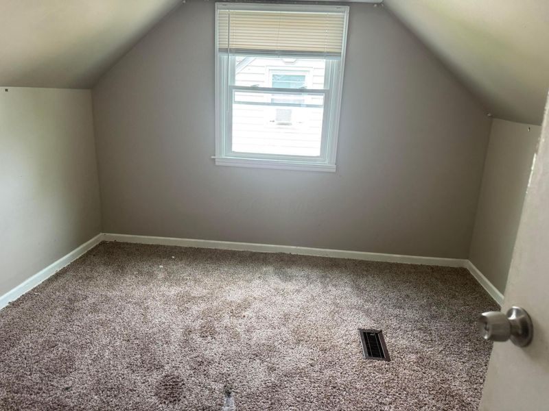 584 S Ashburton Road , Columbus, OH 43213 Photo 7