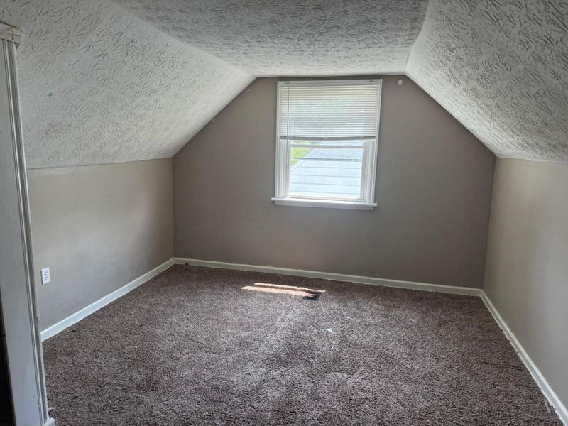 584 S Ashburton Road , Columbus, OH 43213 Photo 8