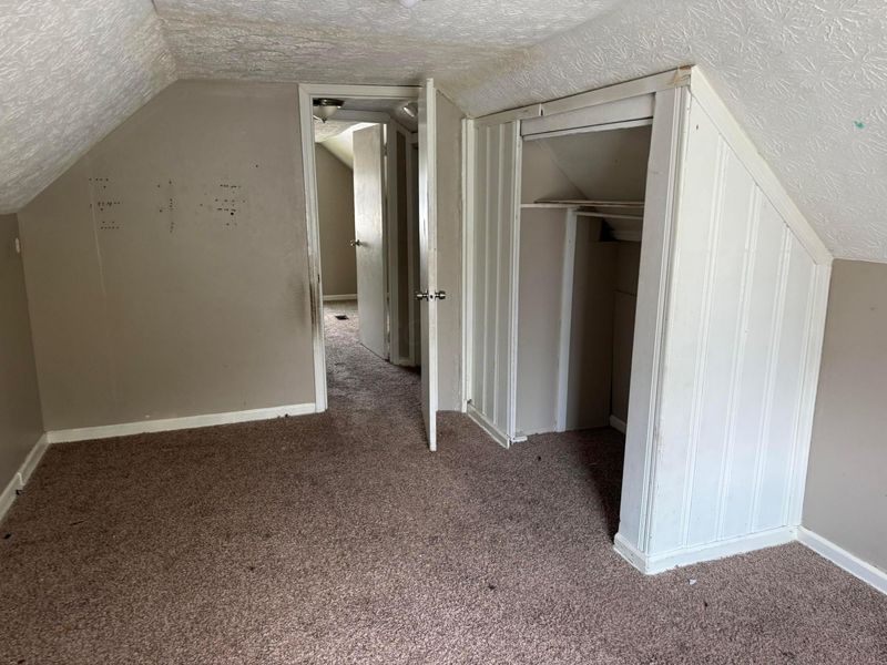 584 S Ashburton Road , Columbus, OH 43213 Photo 9