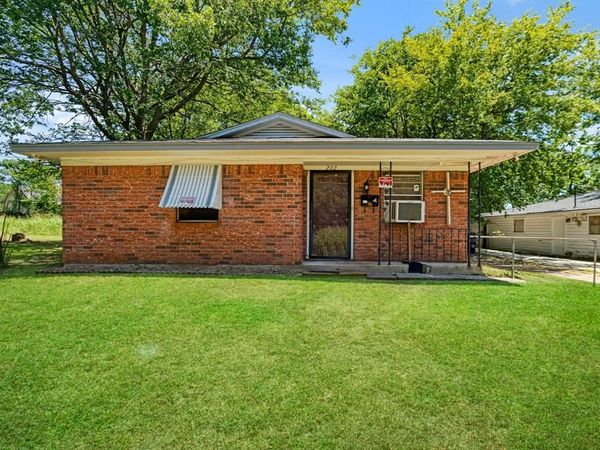 202 4th Street NW, Paris, TX 75460