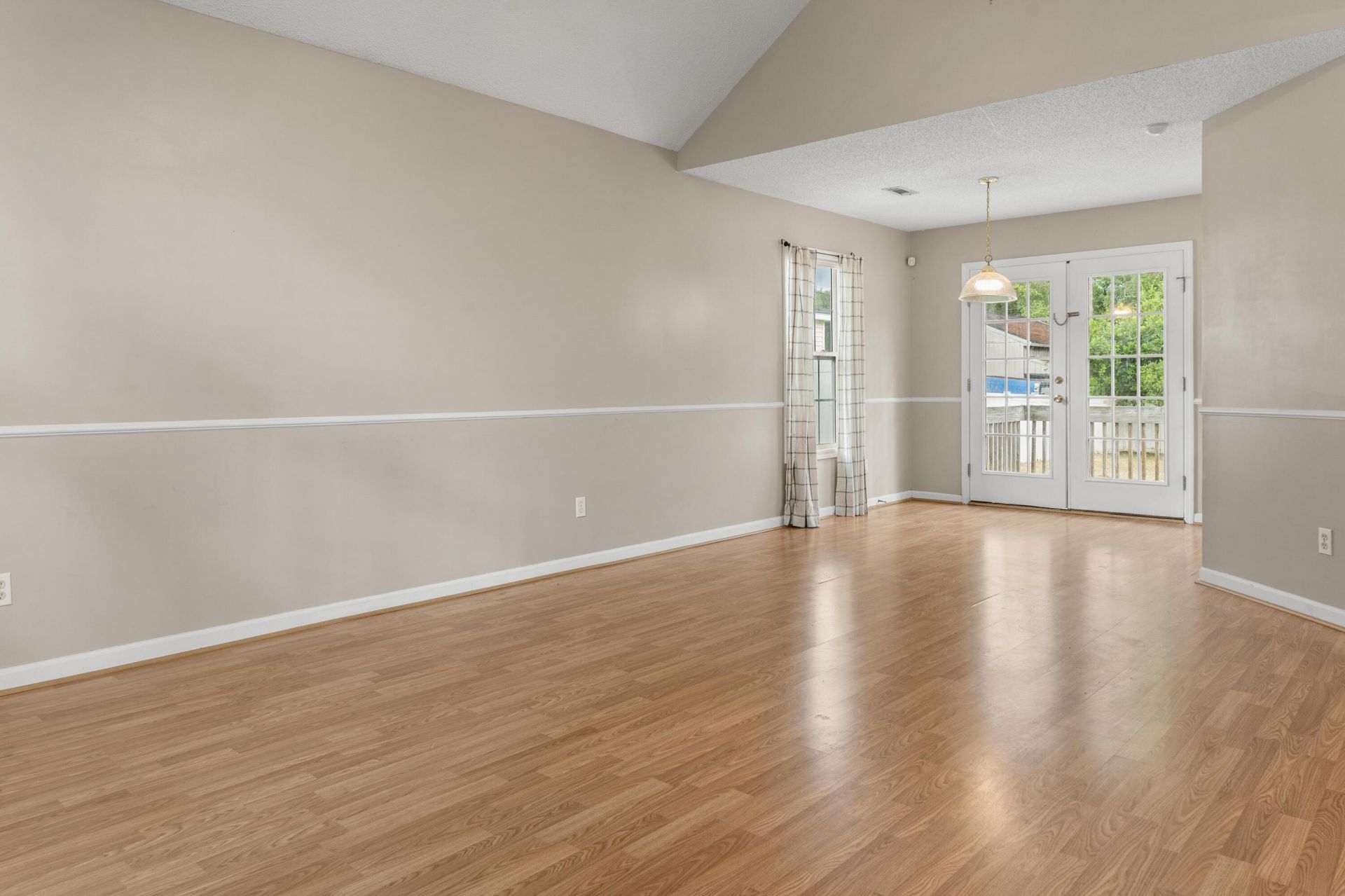 1040 Raysor Street Photo 4