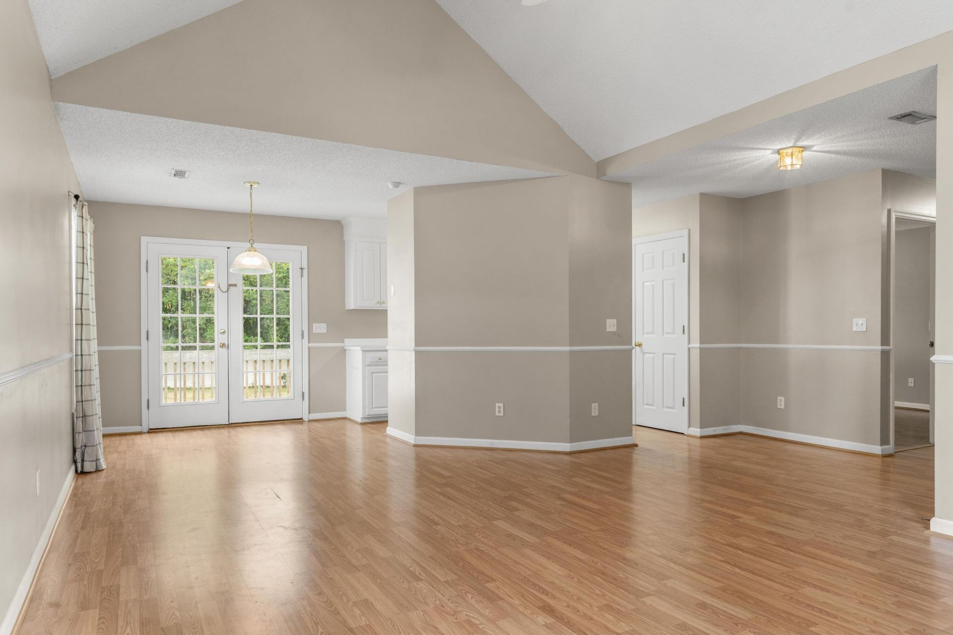 1040 Raysor Street Photo 5