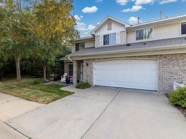 10100 Bridgehill Terrace, Eden Prairie, MN 55347