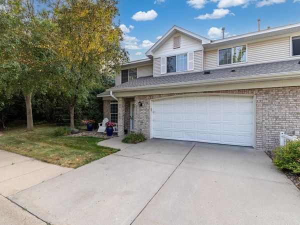 10100 Bridgehill Terrace, Eden Prairie, MN 55347