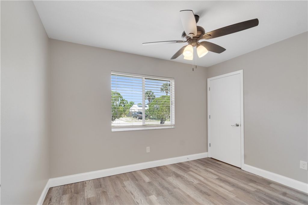 261 Mensh Avenue, Sebastian, FL 32958 Photo