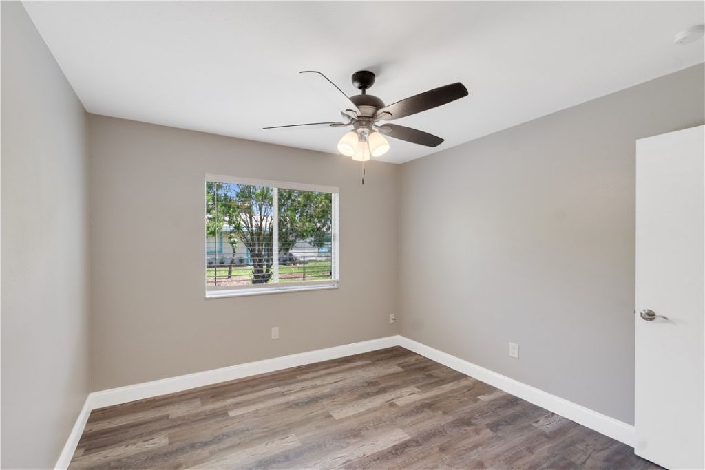 261 Mensh Avenue, Sebastian, FL 32958 Photo