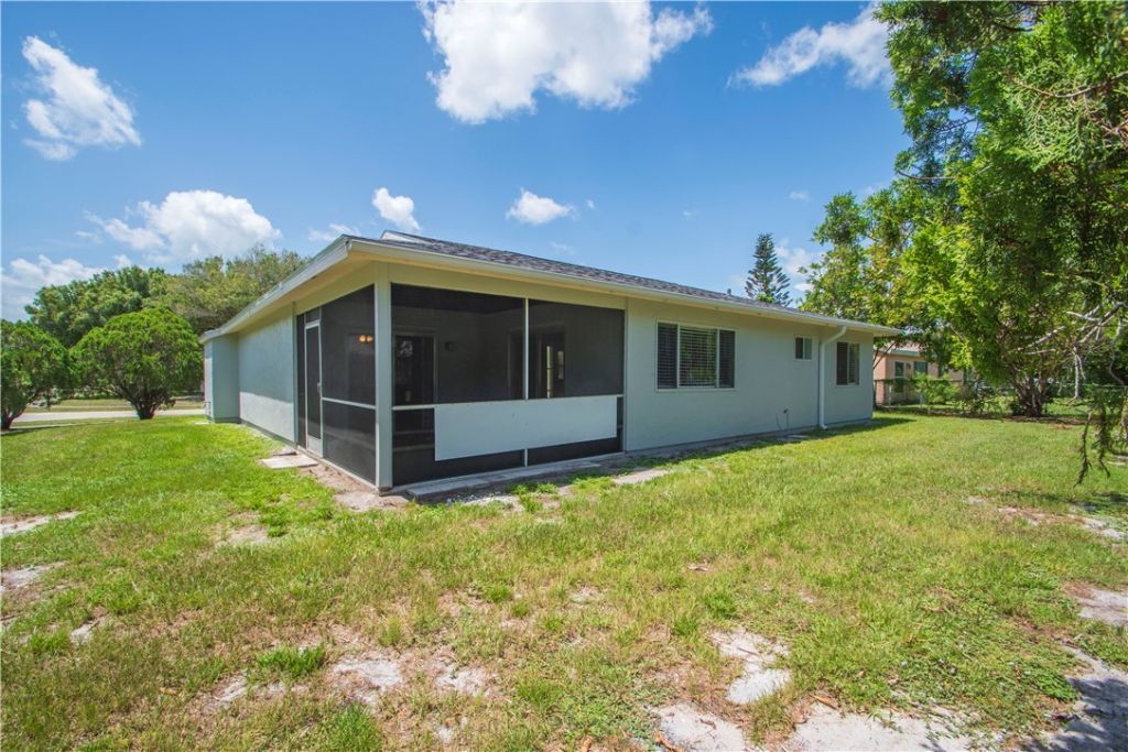261 Mensh Avenue, Sebastian, FL 32958 Photo