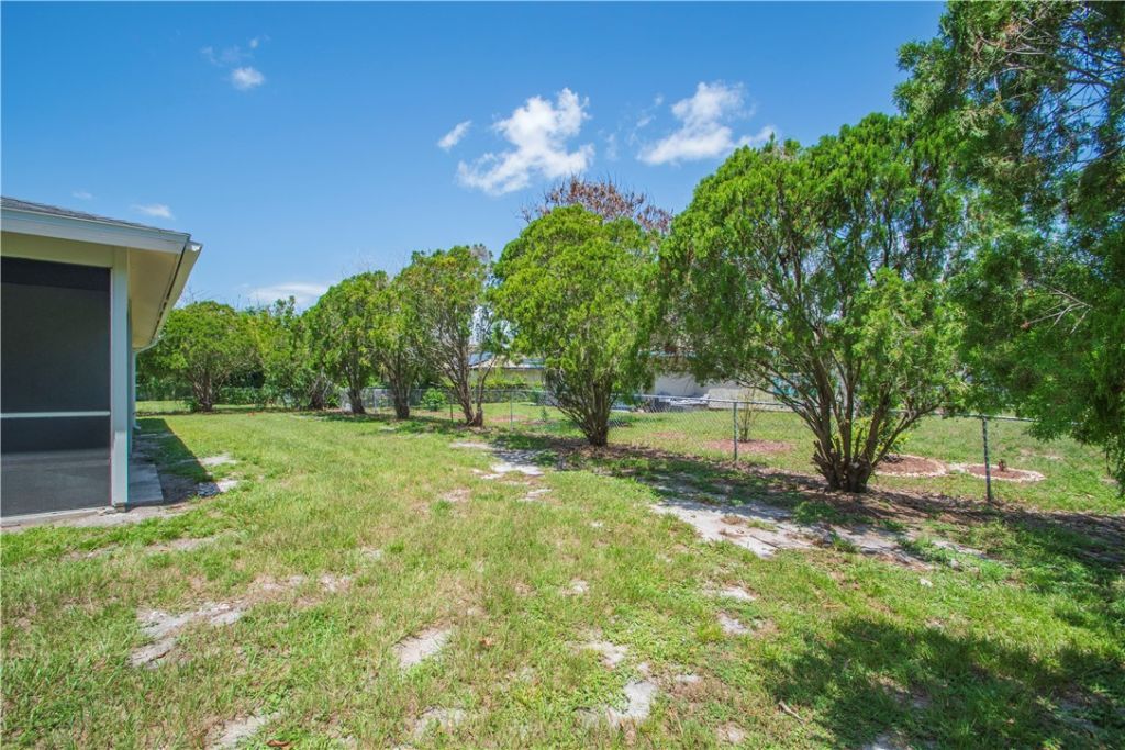261 Mensh Avenue, Sebastian, FL 32958 Photo