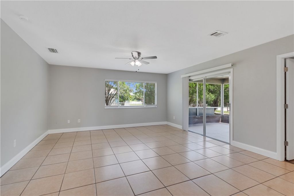 261 Mensh Avenue, Sebastian, FL 32958 Photo