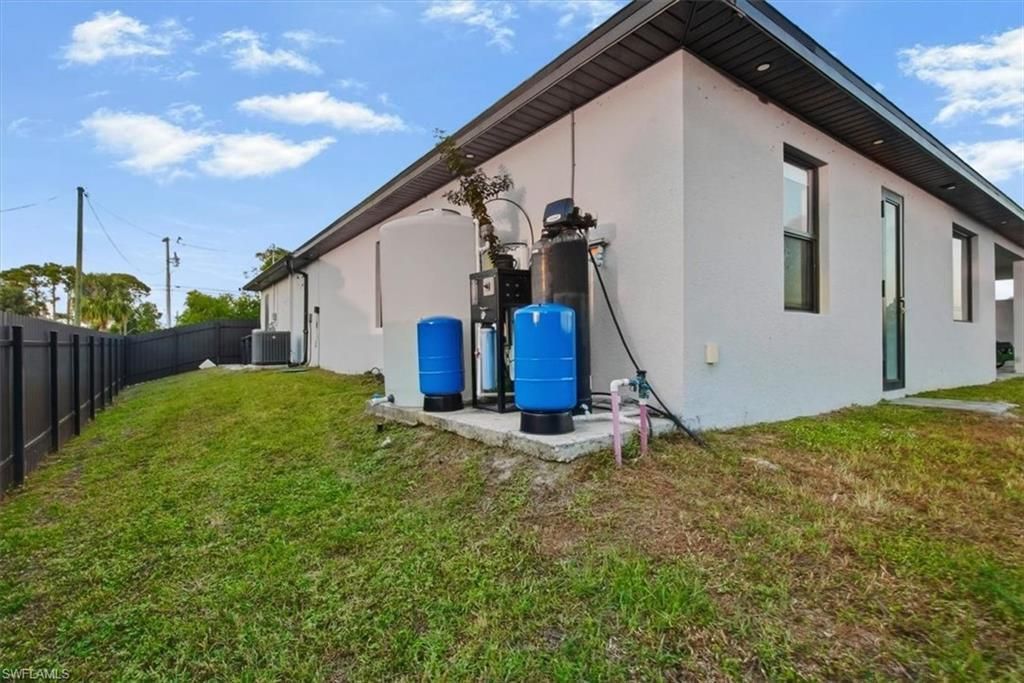 1124 NE 35th Ln , Cape Coral, FL 33909 Photo