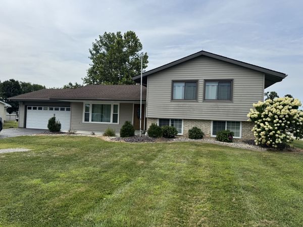 507 W Jefferson Avenue , Patoka, IL 62875