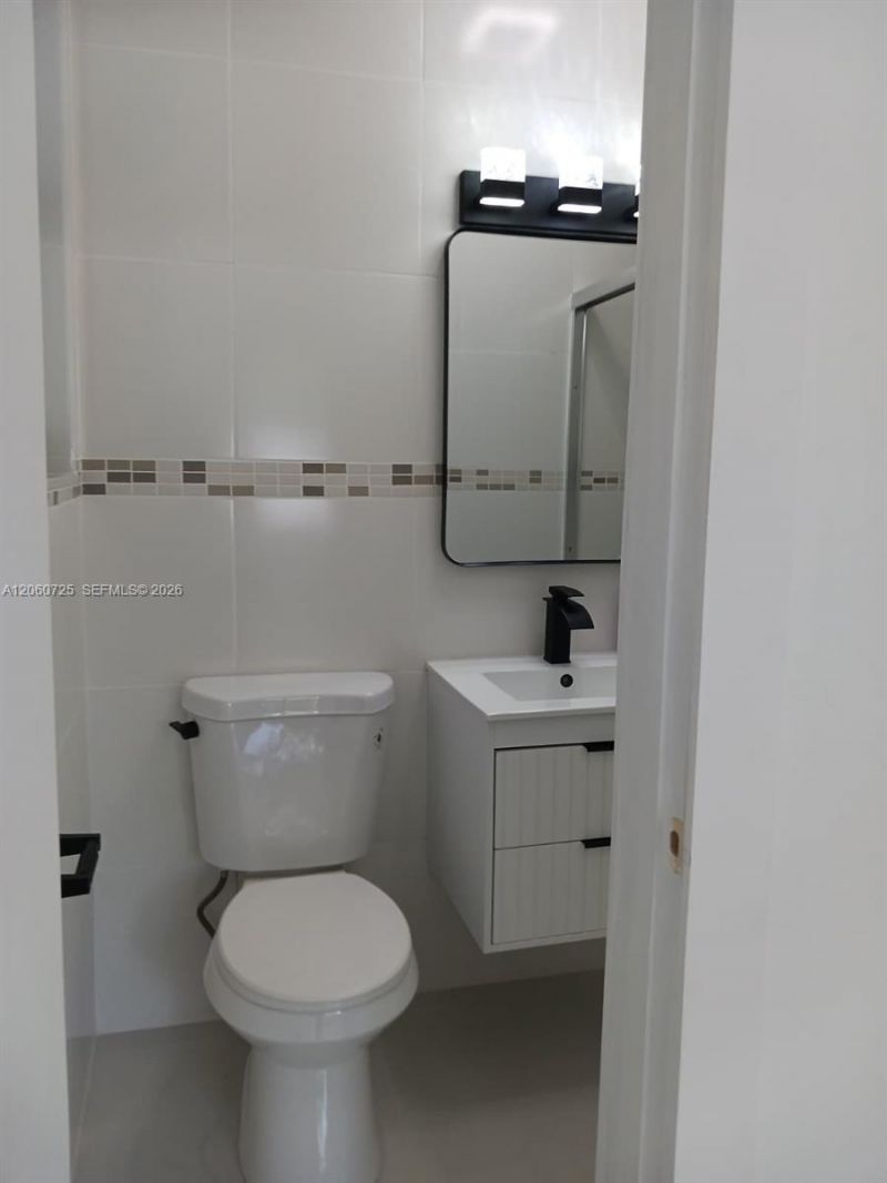1480 NE 157th St, North Miami Beach, FL 33162 Photo