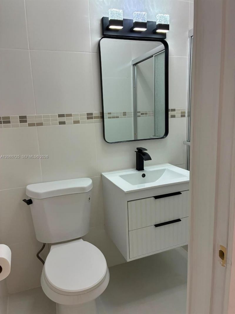 1480 NE 157th St, North Miami Beach, FL 33162 Photo