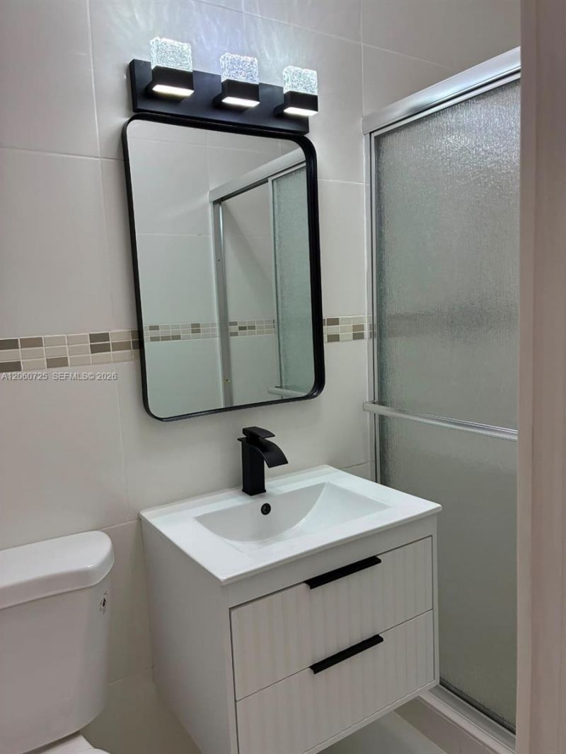1480 NE 157th St, North Miami Beach, FL 33162 Photo