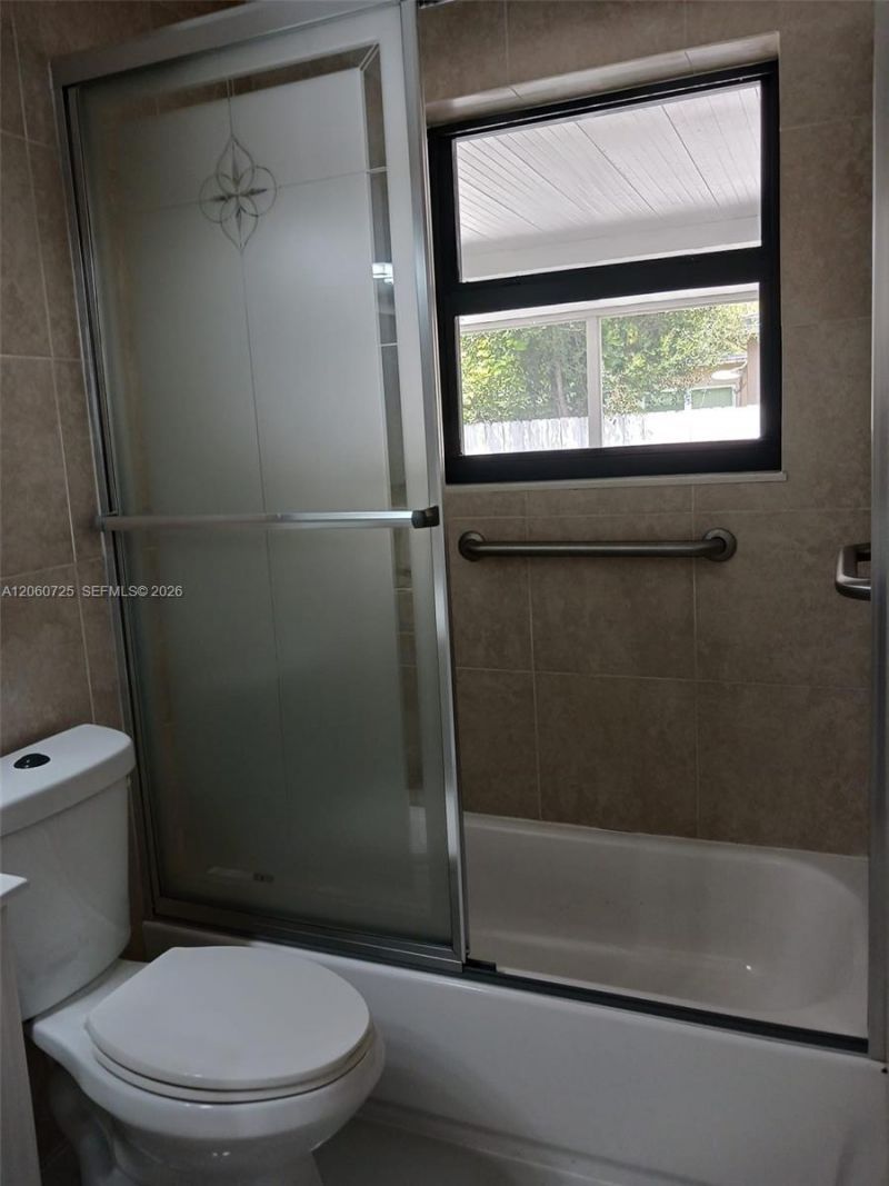 1480 NE 157th St, North Miami Beach, FL 33162 Photo