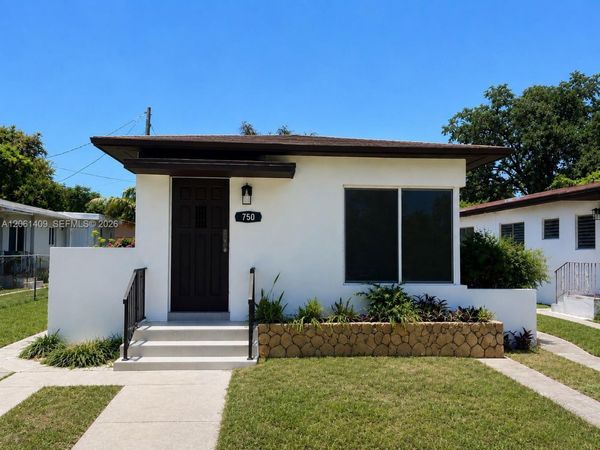 750-752 NW 52nd St , Miami, FL 33127