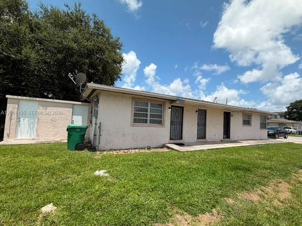 2458 NW 82nd St , Miami, FL 33147