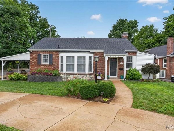 101 N Sappington Road , Oakland, MO 63122