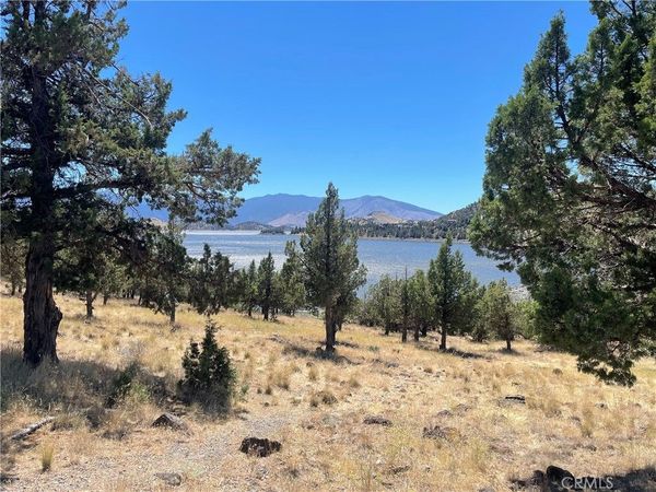 40 Lake Shore Drive, Weed, CA 96094