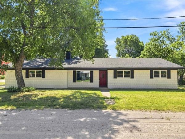 209 S Austin Street , De Leon, TX 76444