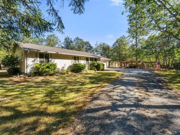 7606 Monument Drive, Grants Pass, OR 97526
