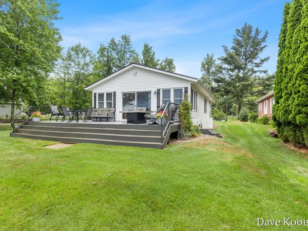 17281 E Suwanee Trail, Howard City, MI 49329