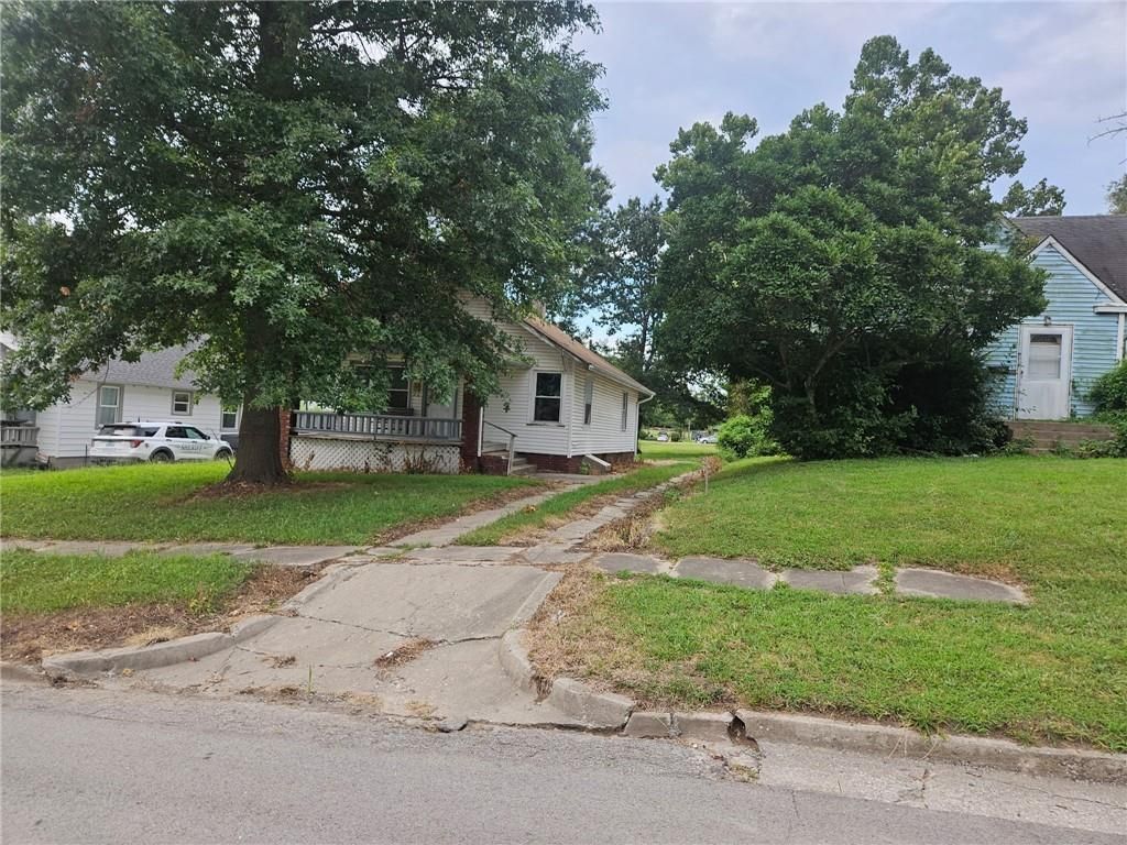 413 W 22nd Street, Higginsville, MO 64037 Main Photo