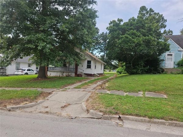 413 W 22nd Street, Higginsville, MO 64037