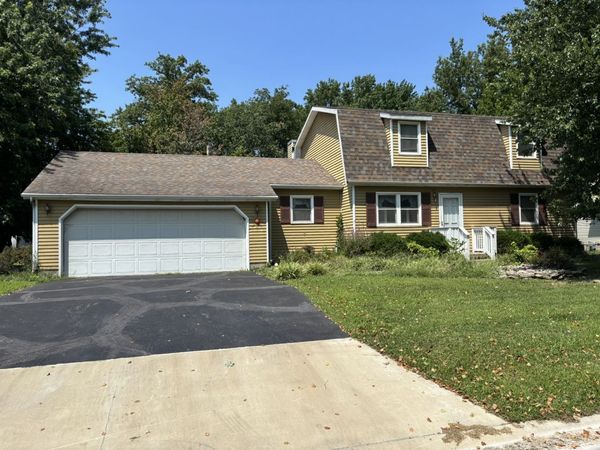 217 Woodland Drive, Salem, IL 62881
