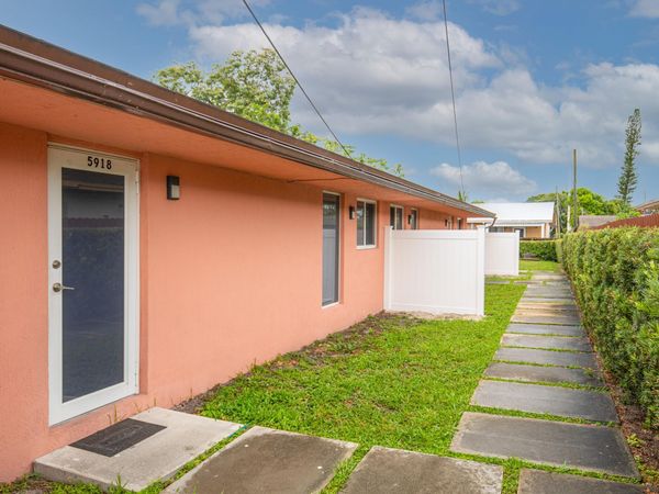 5918 Pierce Street, Hollywood, FL 33021