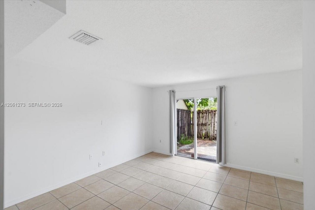 7245 NW 173rd Dr, Unit 2505, Hialeah, FL 33015 Photo