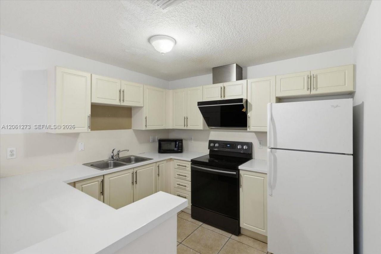 7245 NW 173rd Dr, Unit 2505, Hialeah, FL 33015 Photo