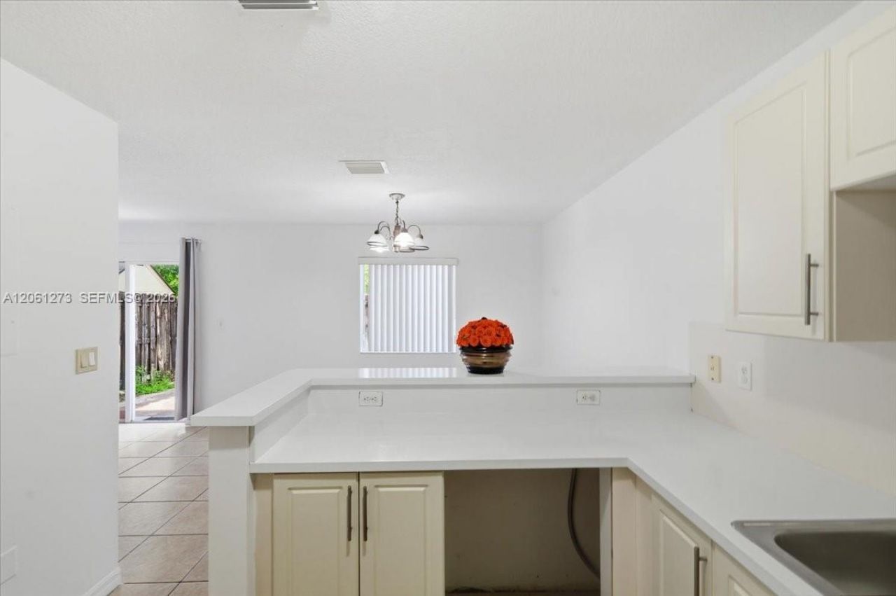 7245 NW 173rd Dr, Unit 2505, Hialeah, FL 33015 Photo