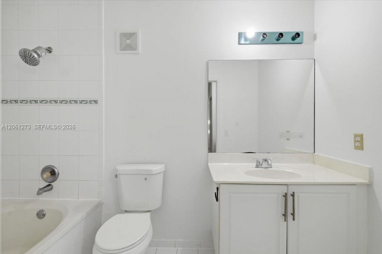 7245 NW 173rd Dr, Unit 2505, Hialeah, FL 33015 Photo
