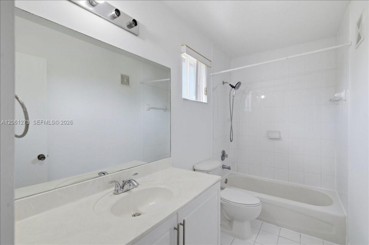 7245 NW 173rd Dr, Unit 2505, Hialeah, FL 33015 Photo