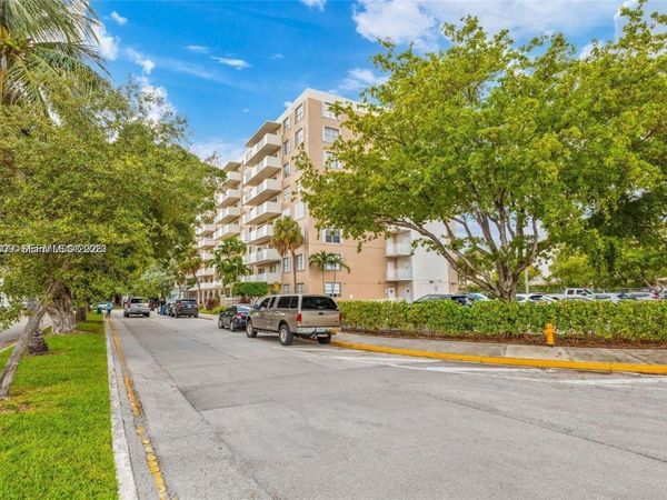 1455 N Treasure Dr , Unit PH-H, North Bay Village, FL 33141