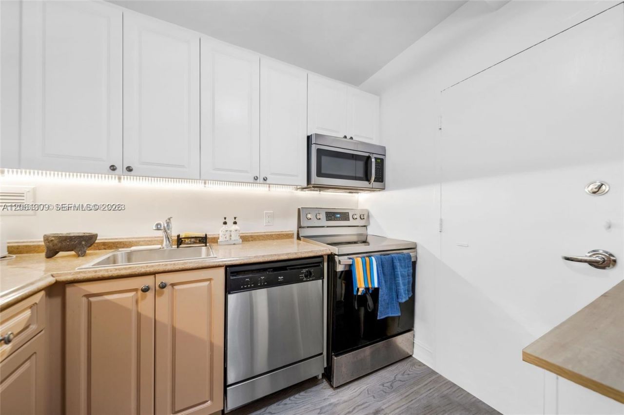 1455 N Treasure Dr, Unit PH-H, North Bay Village, FL 33141 Photo