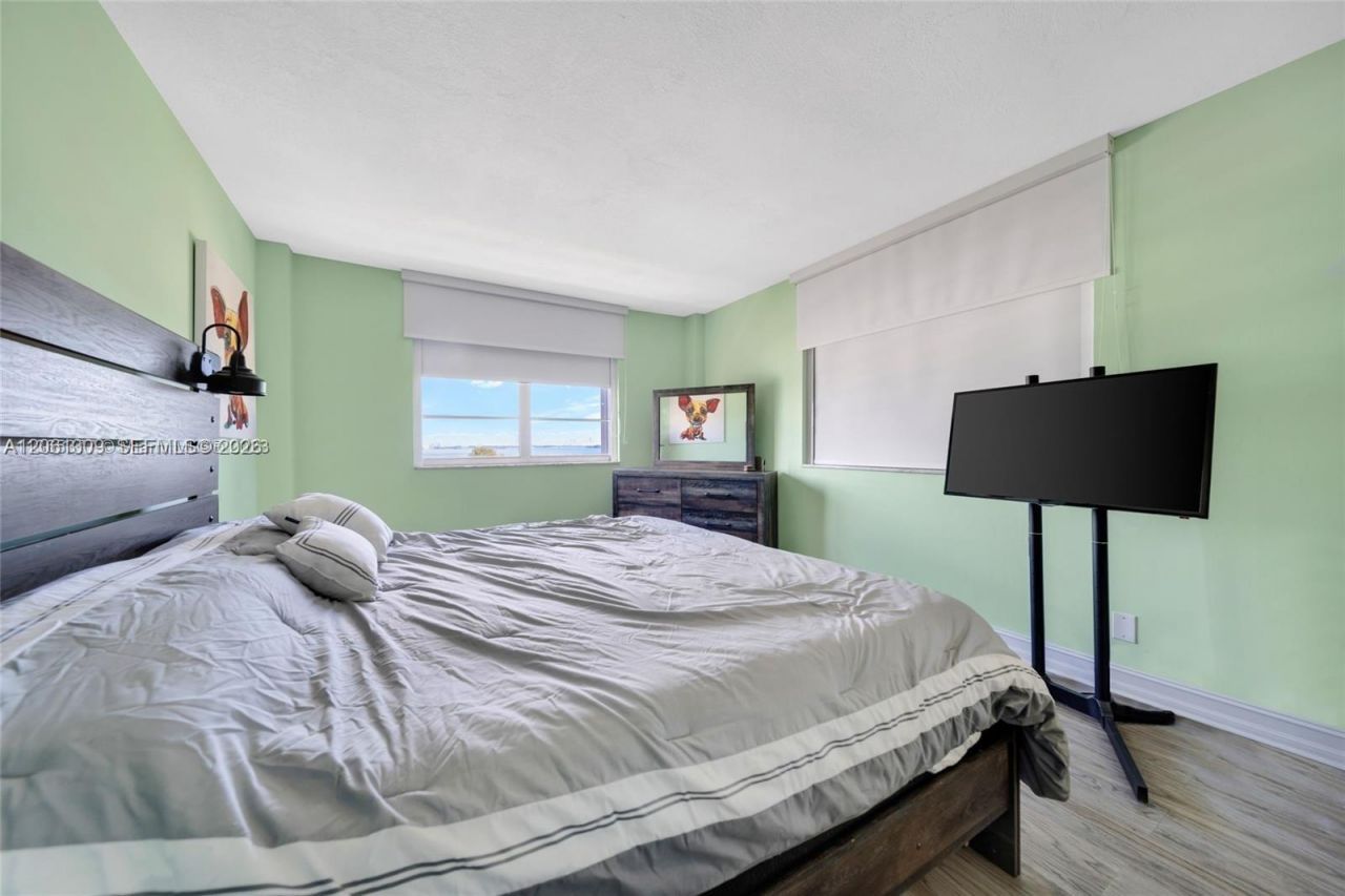1455 N Treasure Dr, Unit PH-H, North Bay Village, FL 33141 Photo
