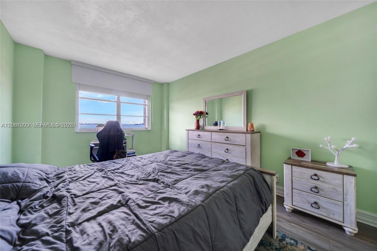 1455 N Treasure Dr, Unit PH-H, North Bay Village, FL 33141 Photo
