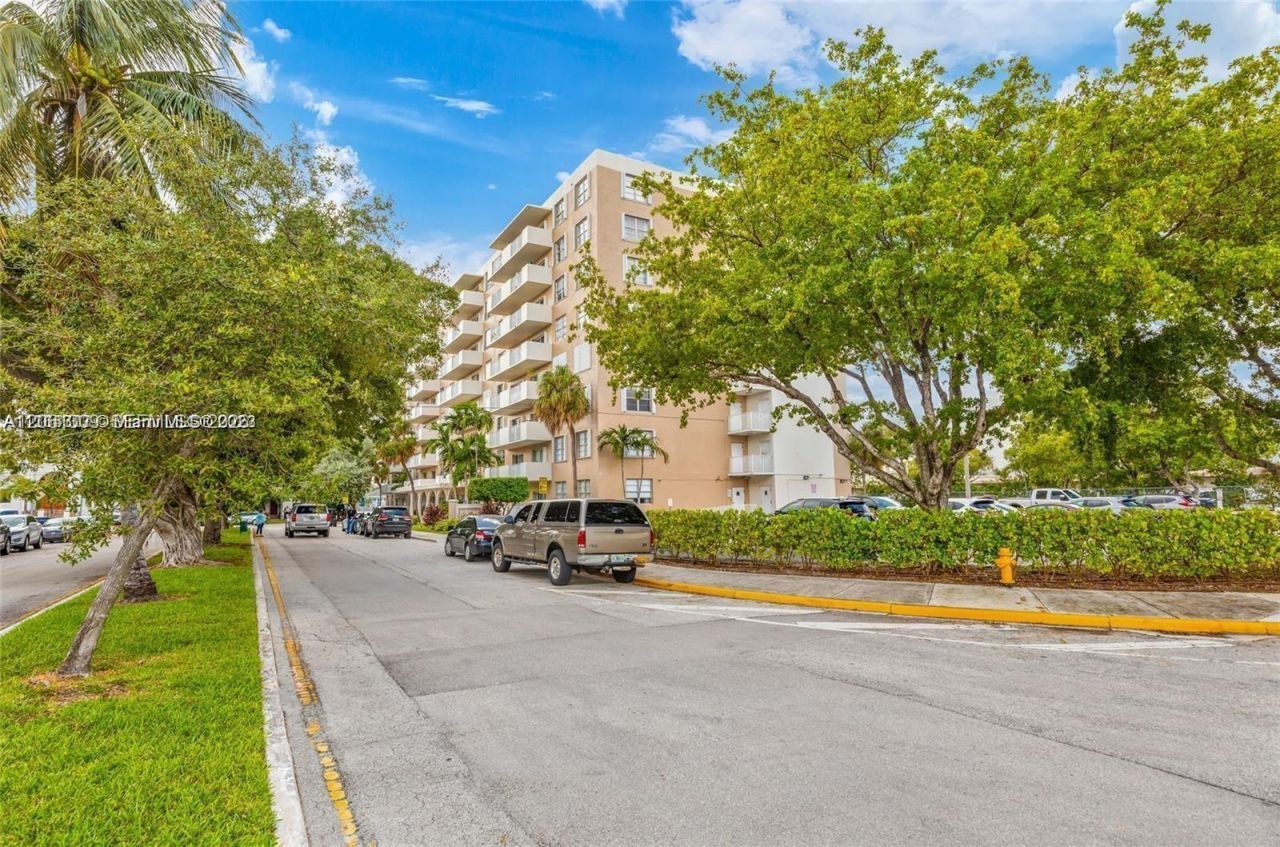 1455 N Treasure Dr, Unit PH-H, North Bay Village, FL 33141 Photo