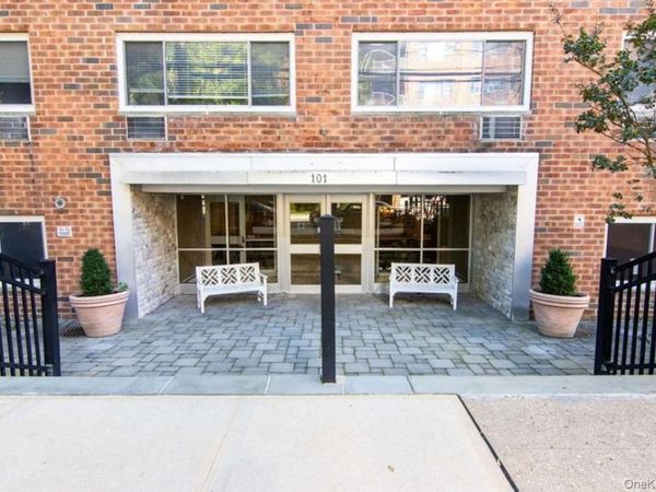 101 Clinton Avenue , Unit 1L, Mineola, NY 11501