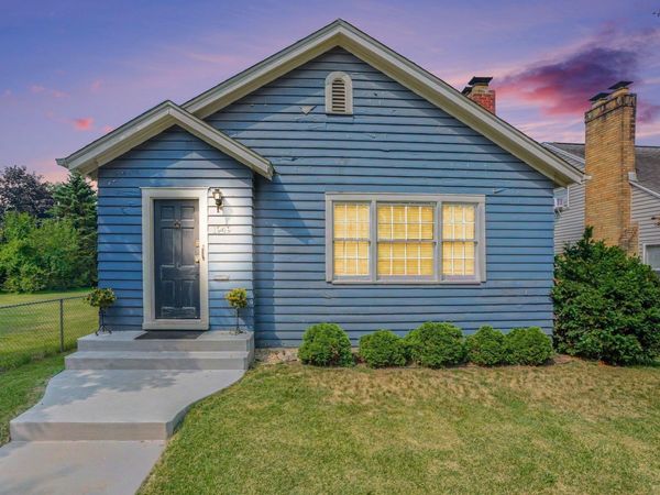1949 Beverly Place, South Bend, IN 46616